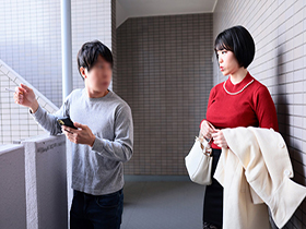 嫌味な隣人妻が夫に内緒でデリヘルバイト 日頃の仕返しに生本番、羞恥露出を強要してネチネチ苛めてたらエロすぎる反撃にあった　朝日りん サンプル動画サムネイル